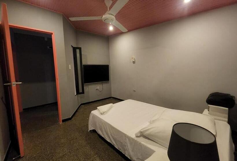 חדר אקונומי, Fardo Hotel Boutique En Ibague   Zona G   Recepción Digital 24h