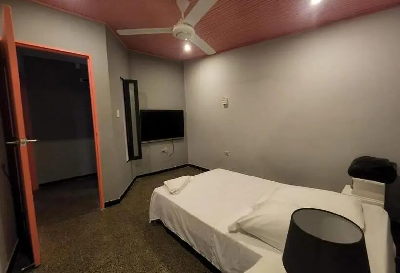 エコノミールーム, Fardo Hotel Boutique En Ibague   Zona G   Recepción Digital 24h