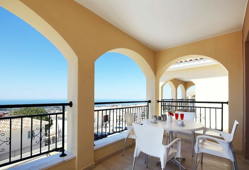 חדר סטודיו סטנדרד, Club St. George