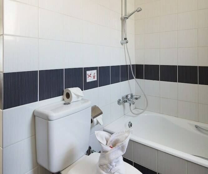 חדר סטודיו סטנדרד, Club St. George