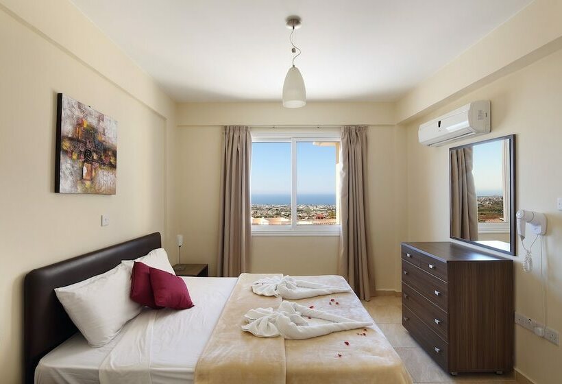 דירת חדר, Club St. George