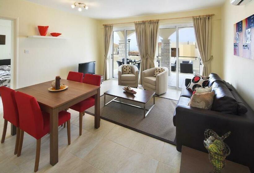 דירת שני חדרים, Club St. George