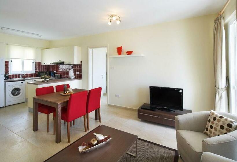 דירת שני חדרים, Club St. George