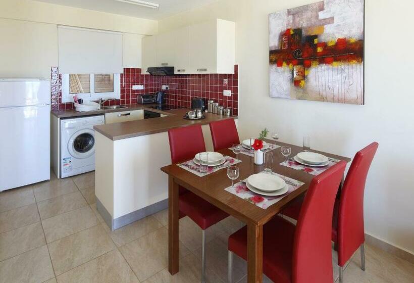 דירת שני חדרים, Club St. George