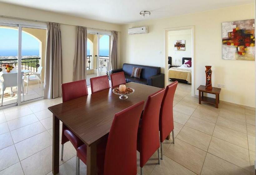 דירת שני חדרים, Club St. George