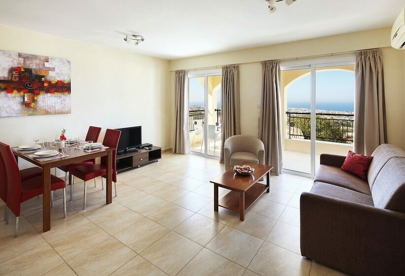 דירת שני חדרים, Club St. George