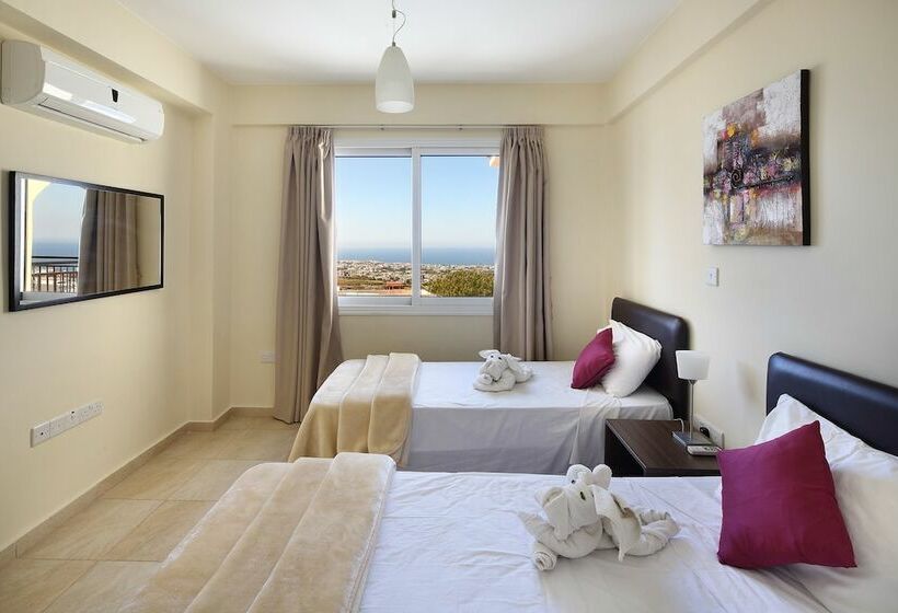 דירת שני חדרים, Club St. George