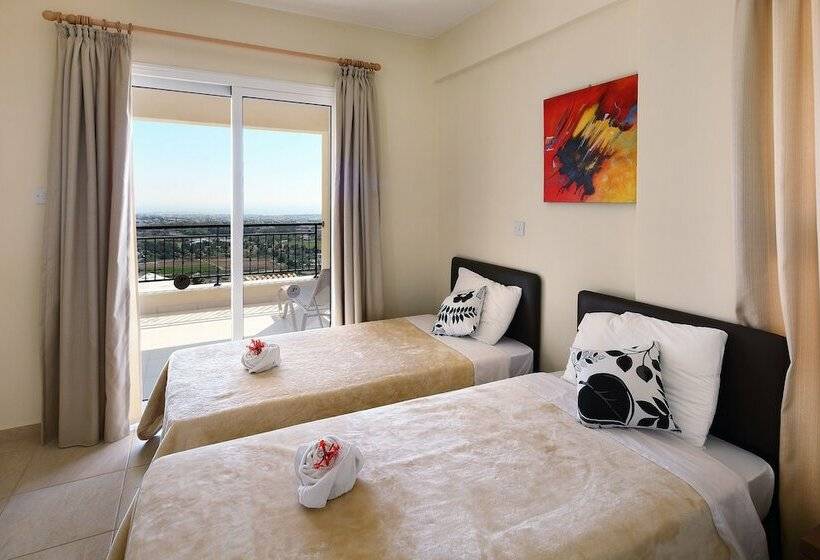 דירת שני חדרים, Club St. George