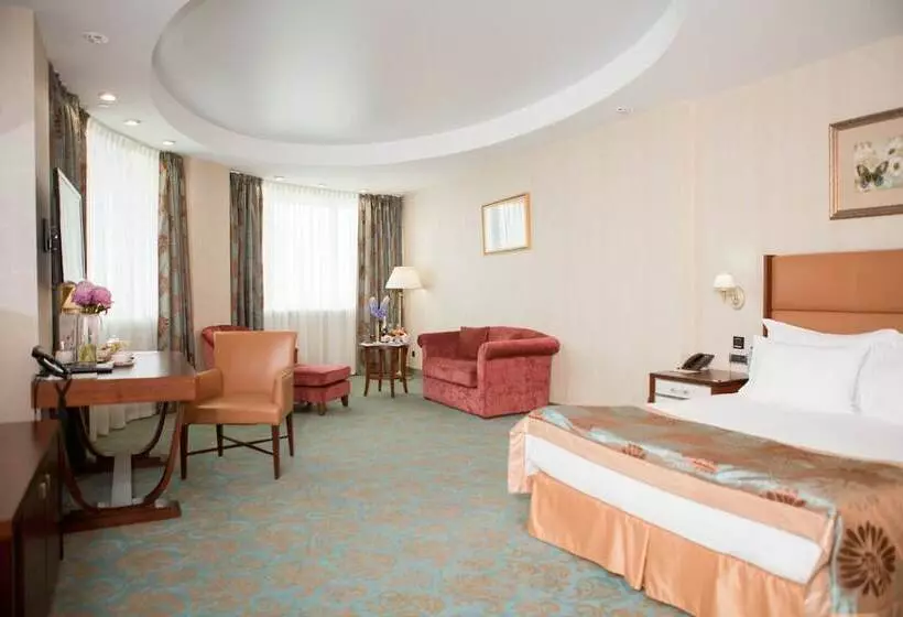 استودیوی استاندارد, Grand Hotel Vidgof