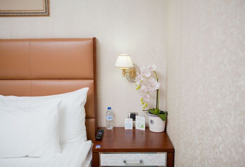 استودیوی استاندارد, Grand Hotel Vidgof