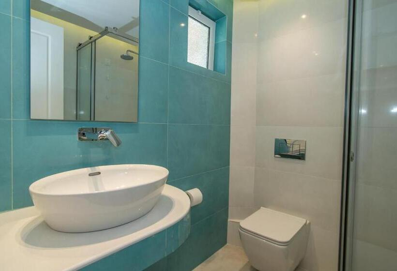 Medencére Néző Standard Szoba, Edelweiss