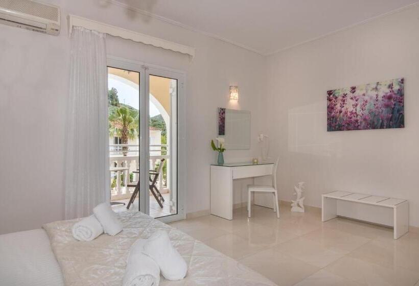 Medencére Néző Standard Szoba, Edelweiss