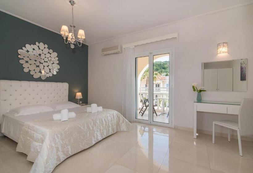 Medencére Néző Standard Szoba, Edelweiss