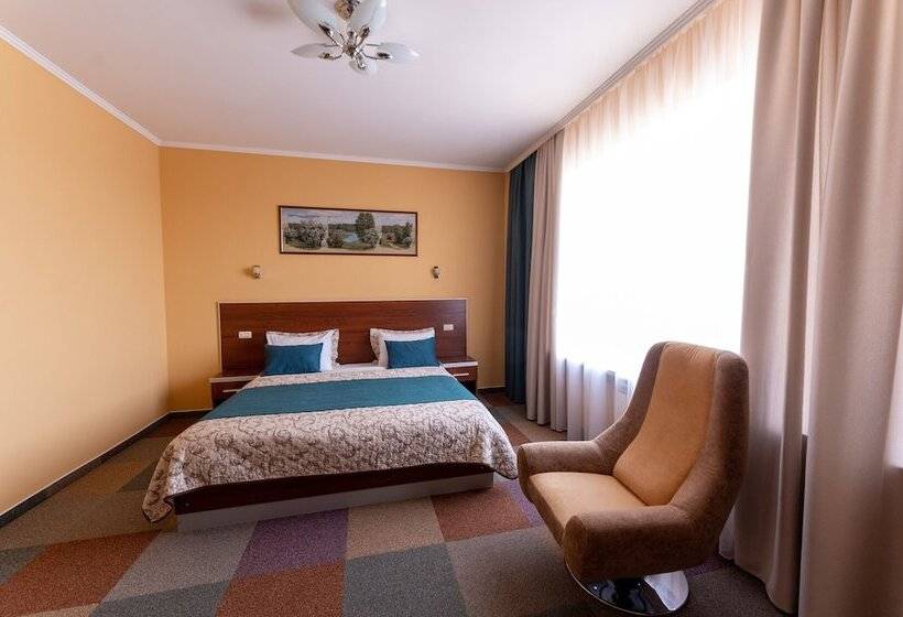 סוויטת ג'וניור, Briz