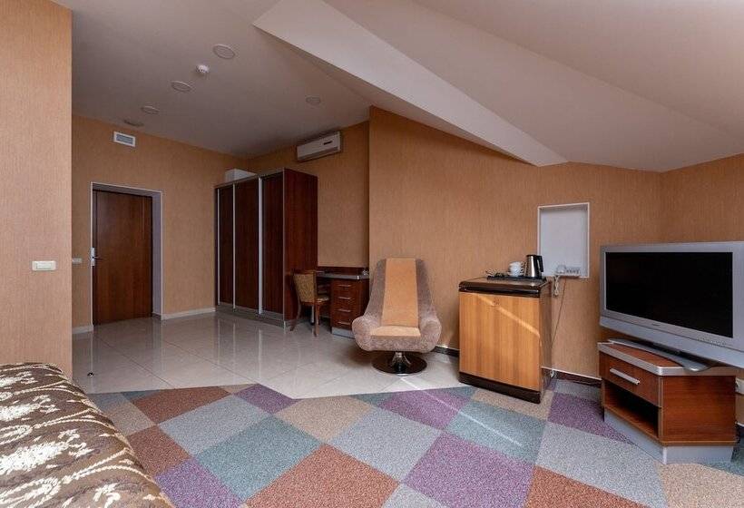 סוויטת ג'וניור, Briz