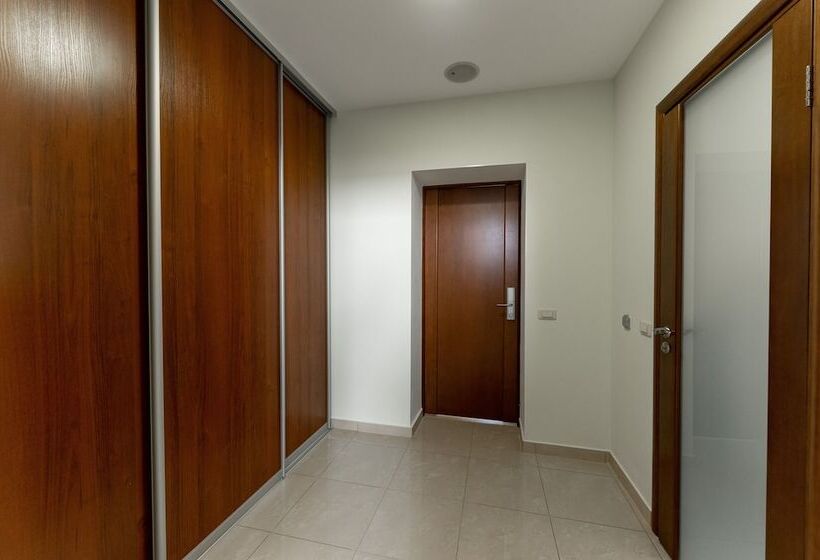 סוויטת ג'וניור, Briz