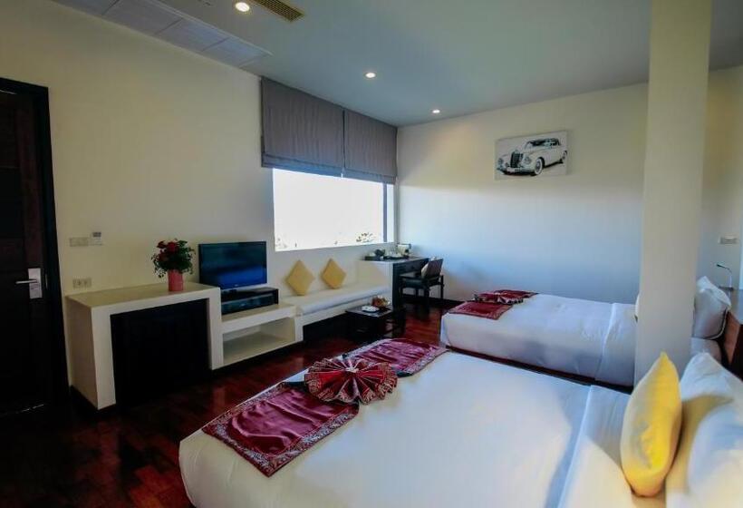 اتاق لوکس با تخت بزرگ, Luang Prabang View