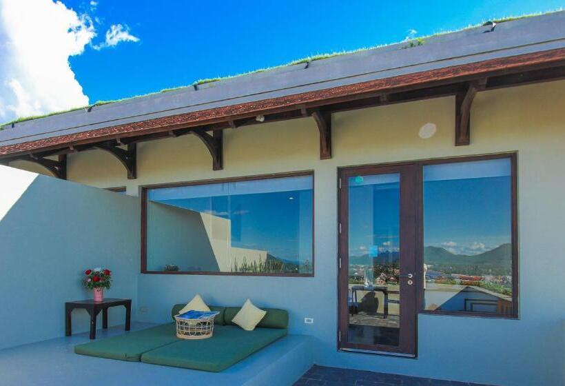 اتاق اجرایی, Luang Prabang View