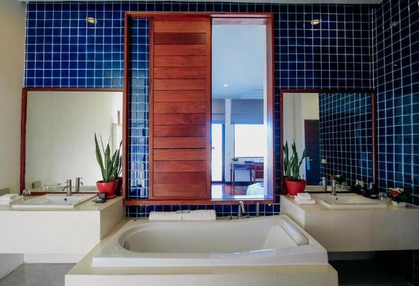 غرفة تنفيذية, Luang Prabang View