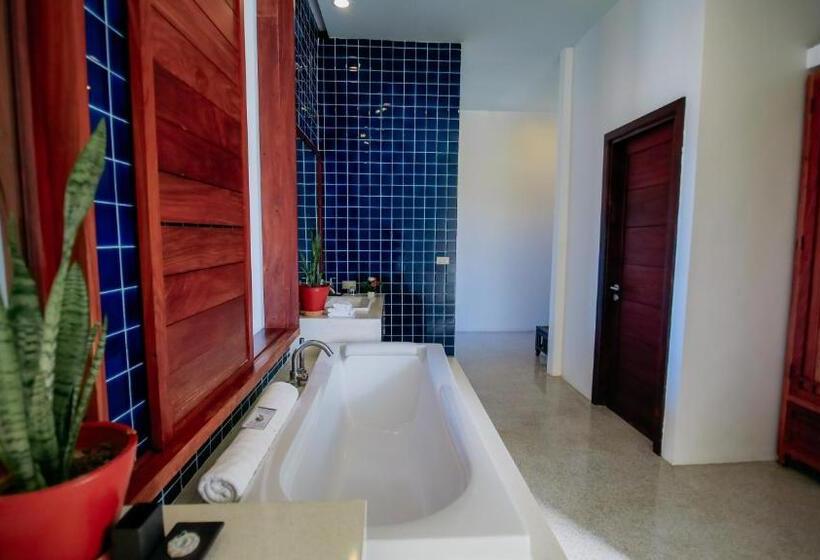 غرفة تنفيذية, Luang Prabang View