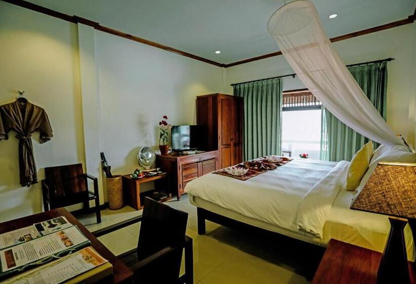 اتاق استاندارد, Luang Prabang View