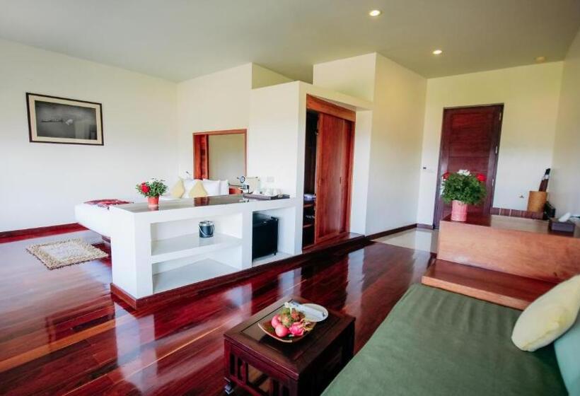اتاق لوکس خانوادگی, Luang Prabang View