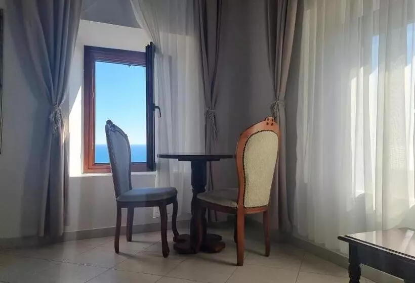 سوییت جونیور با چشم‌انداز دریا, Palata Venezia