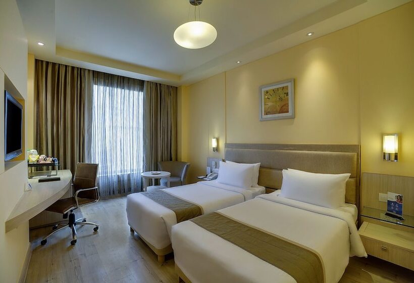 Номер Superior, Sarovar Portico Naraina,