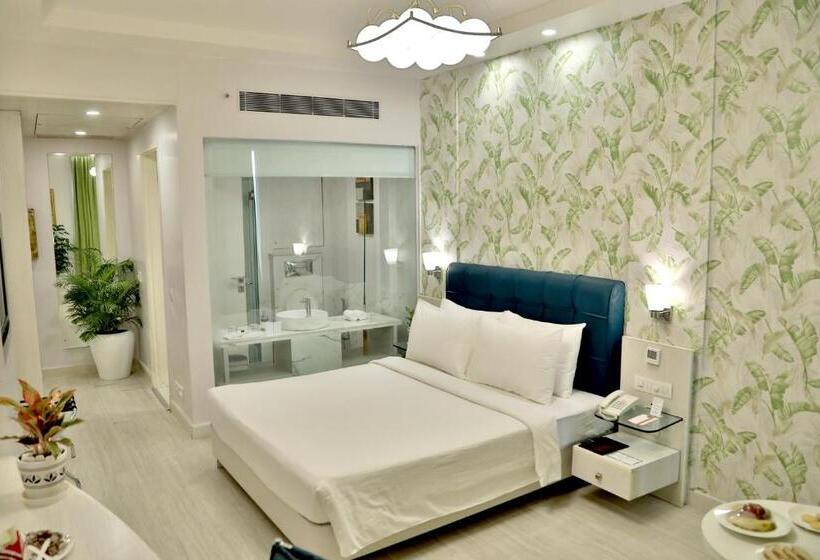 غرفة ديلوكس سرير كينج, Sarovar Portico Naraina,