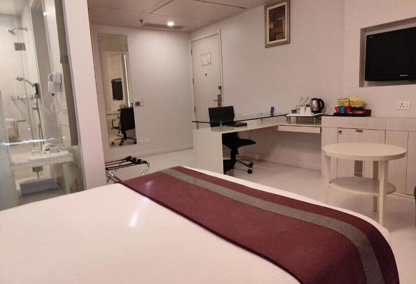 غرفة ديلوكس سرير كينج, Sarovar Portico Naraina,