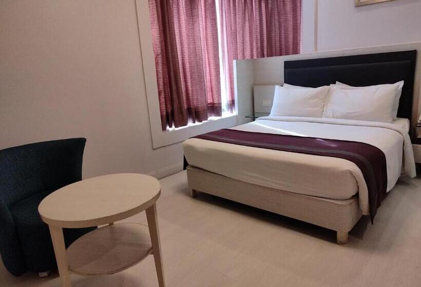 غرفة ديلوكس سرير كينج, Sarovar Portico Naraina,