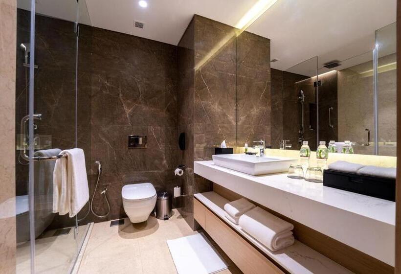 חדר דלוקס,מיטת קינג עם נוף לעיר, Courtyard By Marriott Vadodara