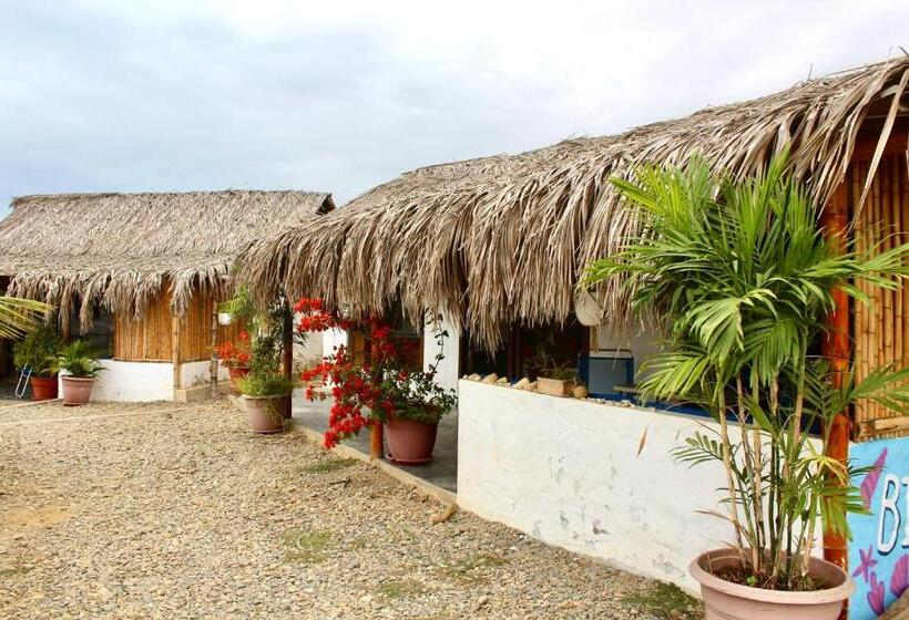 オーシャンビュースタンダードルームバルコニー付き, Marina Bungalows