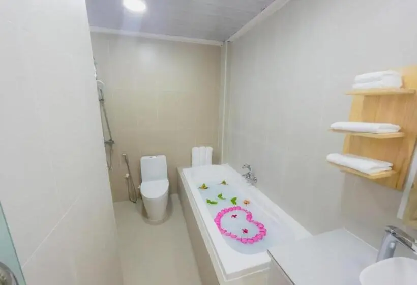 سوییت لوکس, Wish Guesthouse