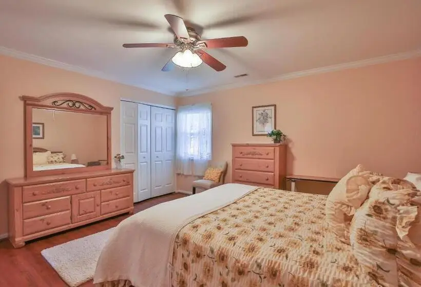 スタンダードトリプルルーム, Purcellville Home