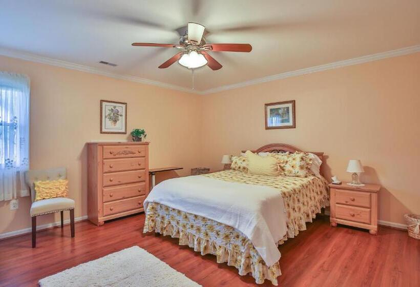 スタンダードトリプルルーム, Purcellville Home