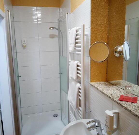 חדר סטנדרט יחיד, Zur Kulturweberei