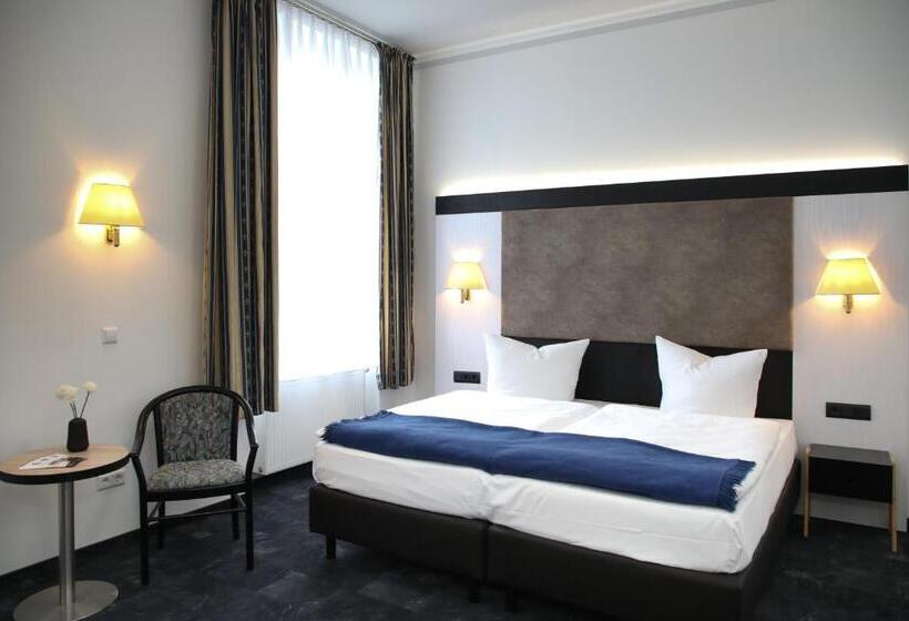 חדר סופריור, Zur Kulturweberei