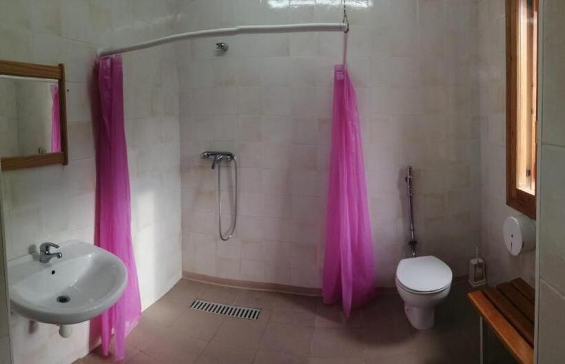 غرفة عائلية, La Casa De Pineta