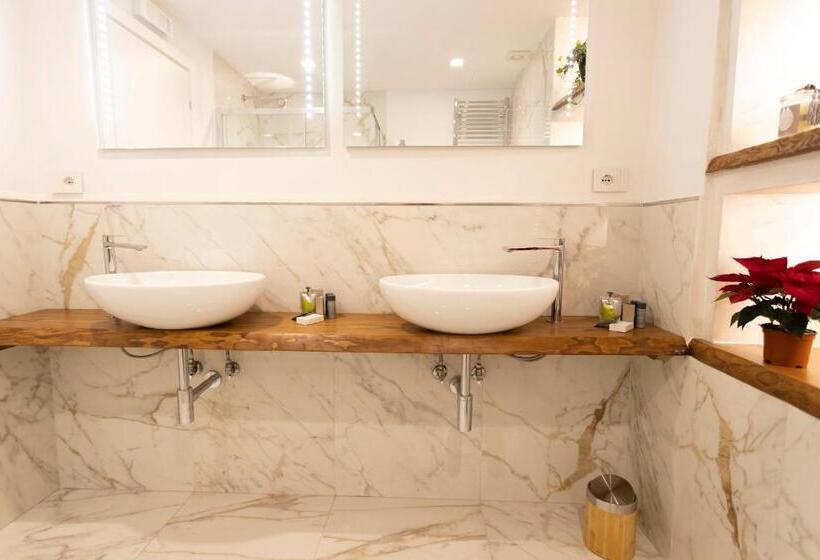 חדר דלוקס לארבעה, B&b Palazzo Fracassini