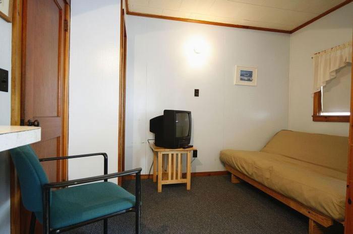 스위트, Elmwood Motor Court