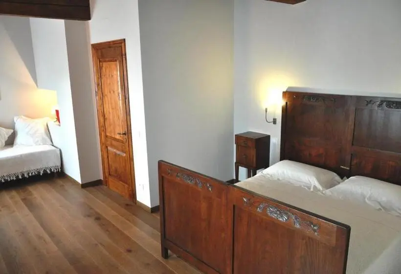 Standard Kolmen Hengen Huone, Corte Castello