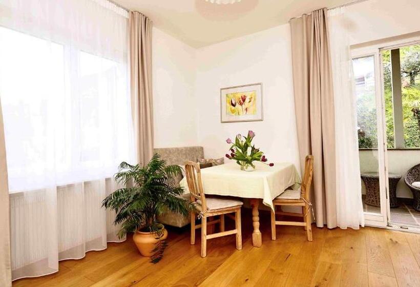 דירה בת חדר שינה 1 עם מרפסת, Burgunderhof