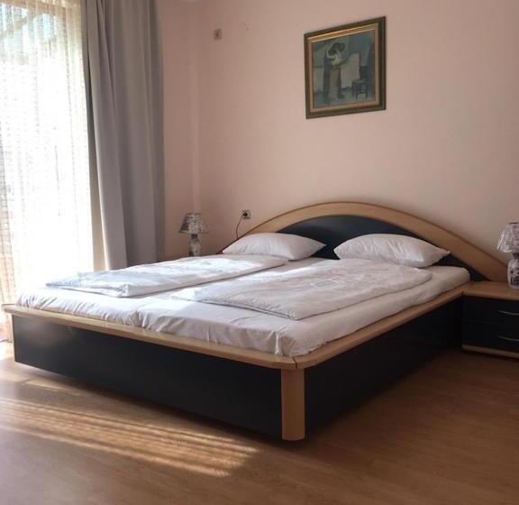 غرفة ديلوكس مطلّة علي البحر مزوَّدة بشُرفة, Rohi