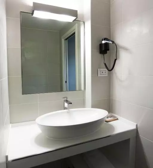 اتاق استاندارد سه نفره, 57 Reshotel Orio