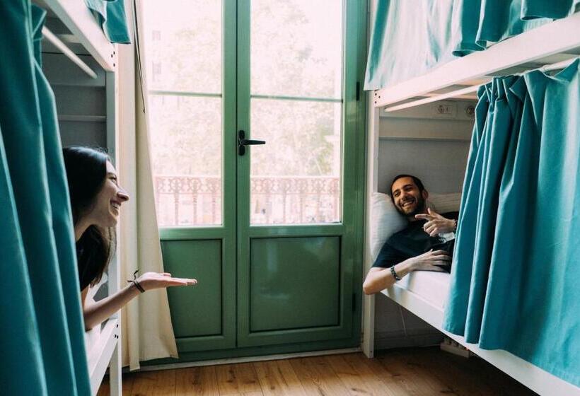 Cama em Quarto Partilhado, Black Swan Hostel