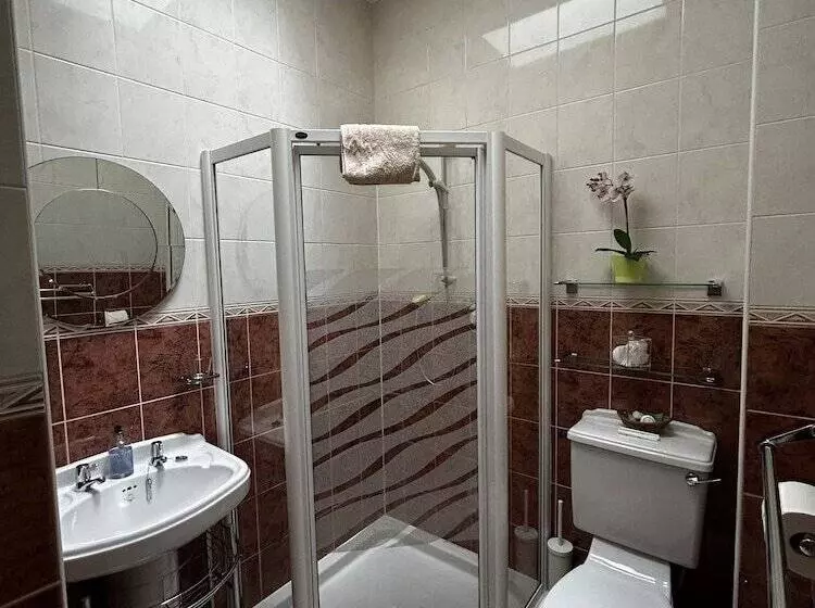اتاق خانوادگی, Acer Lodge Guest House