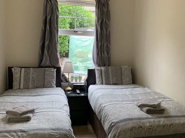 Семейный Номер, Acer Lodge Guest House