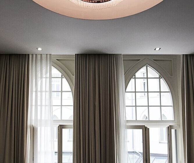 Quarto superior, Am Steinplatz, Autograph Collection