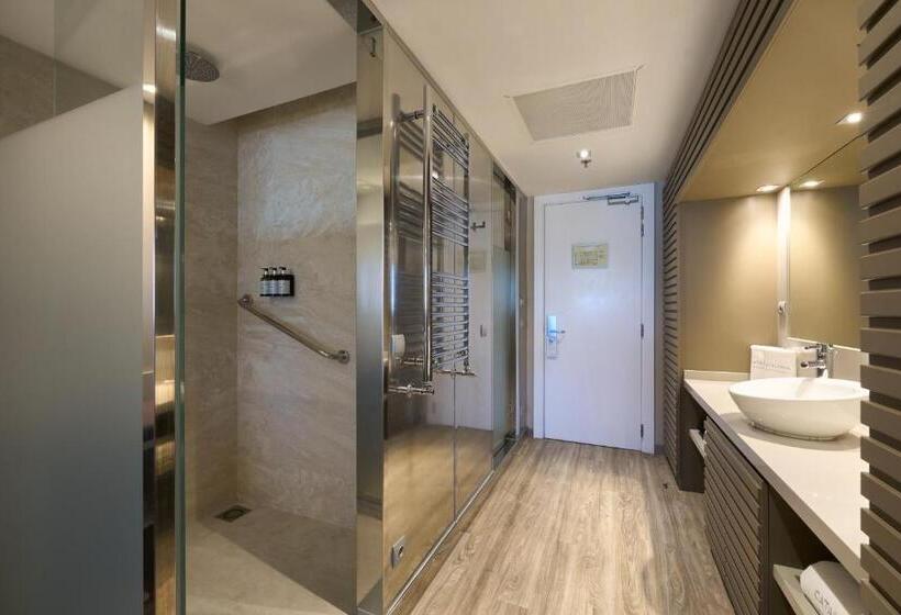 سوییت جونیور, Catalonia Square 4* Sup